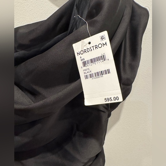 🆕Amsale Fluid Satin Off-the-Shoulder Gown 6 - Picture 9 of 10